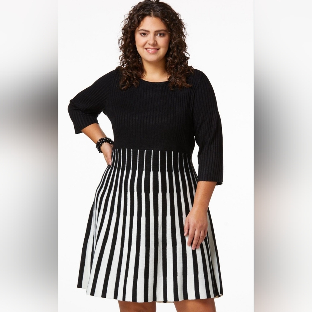 BLACK & WHITE FIT & FLARE SWEATER DRESS  Size Large